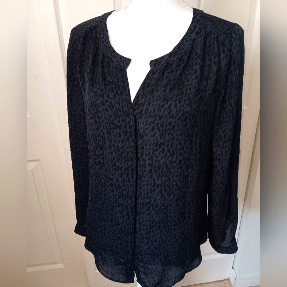 Aritzia T. Babaton 100% Silk Blue and Black Animal Print Button Down Top. Size S